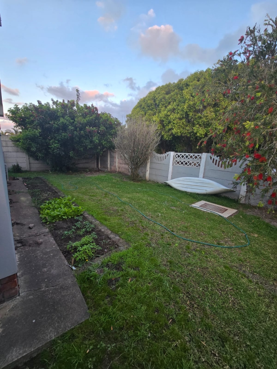 To Let 3 Bedroom Property for Rent in Sunrise On Sea Eastern Cape